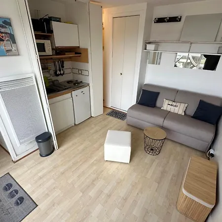Bright Studio On The Seafront شقة *