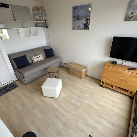 Bright Studio On The Seafront شقة *